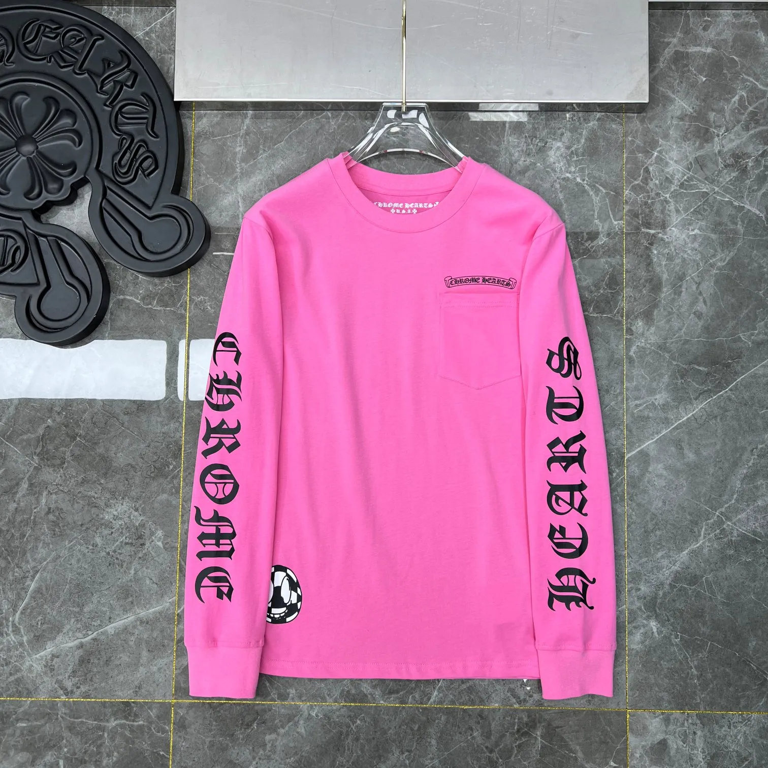 P160 Chrome Hearts 🍁Long T series🍁 Available simultaneously at counters❤️All stars have the same style Chrome Mattyboy graffiti cross Sanskrit ⭐ long-sleeved T-shirt ❤Specially customized original 1:1 high weight comfortable fabric 🌈Recommended color: customized pink🌈 Size: S, M, L, XL
